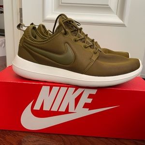 Nike Roshe 2.0 - Women’s Size 9 Olive